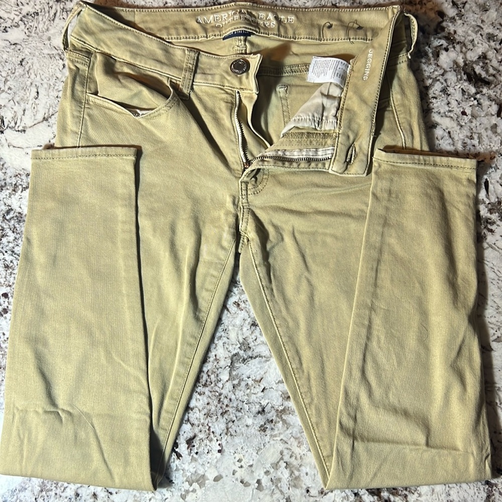 American Eagle Outfitters, women’s super stretch jeggings, size 6.